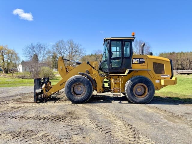 Image of Caterpillar 926M equipment image 2