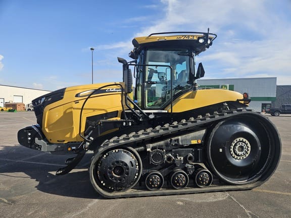 2020 Challenger MT743 Equipment Image0