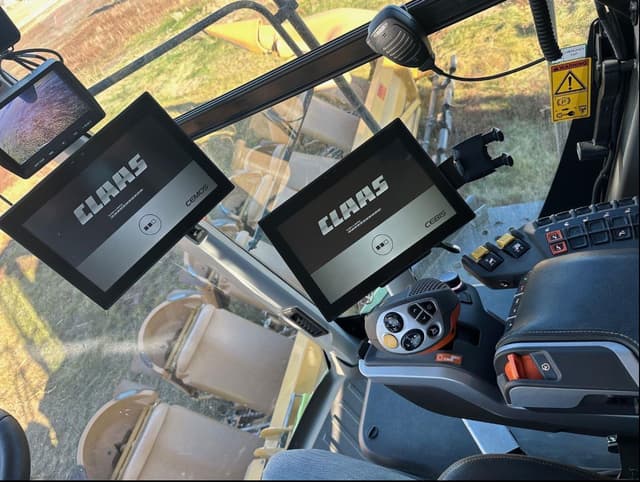 Image of CLAAS Lexion 8700TT equipment image 4