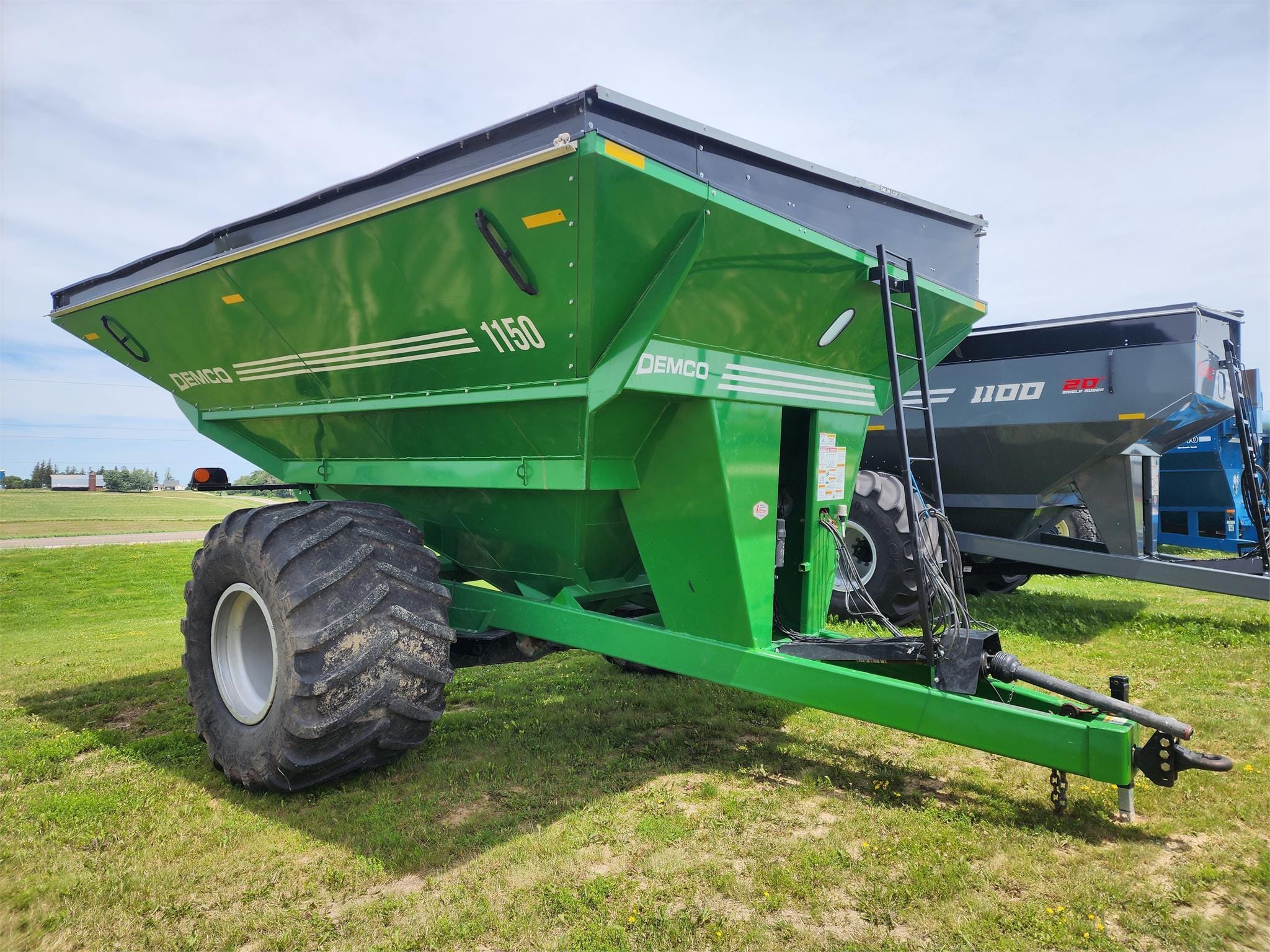 2020 Demco 1150 Equipment Image0