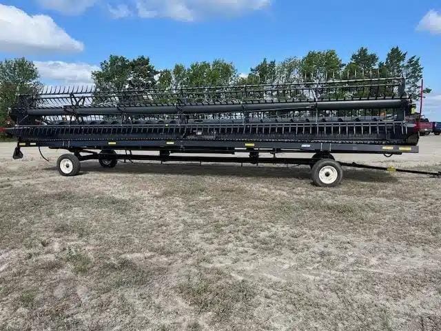 2020 Gleaner 9335 Equipment Image0