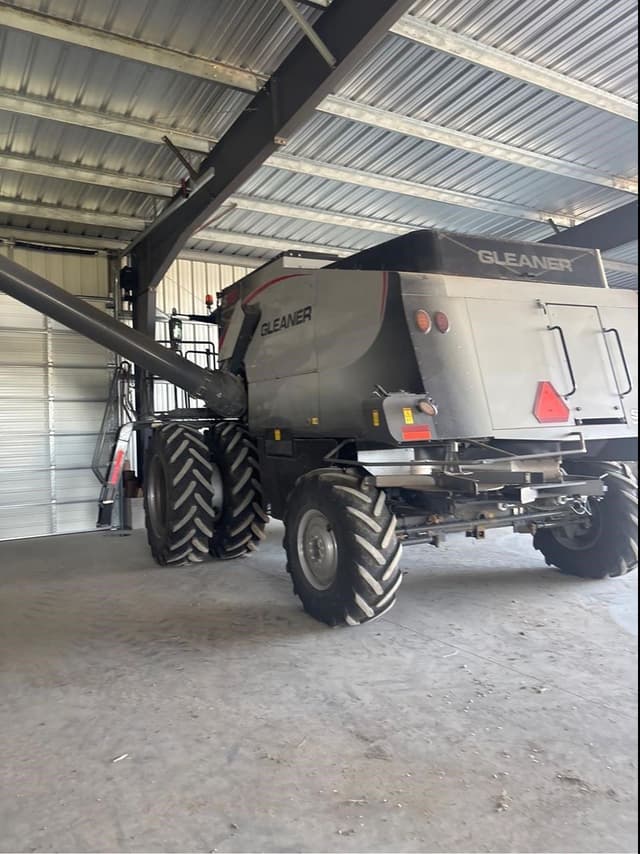 Image of Gleaner S98 equipment image 3