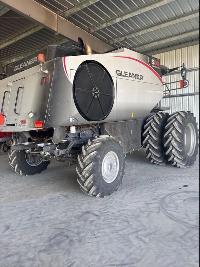 Image of Gleaner S98 equipment image 1