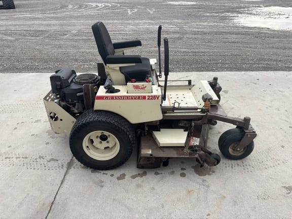 2020 Grasshopper 225V Equipment Image0