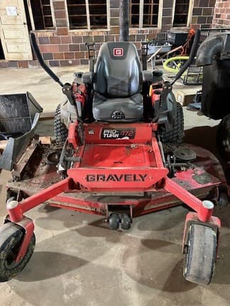 Image of Gravely Pro-Turn 472 equipment image 1