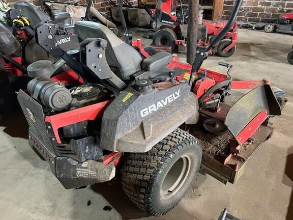 Image of Gravely Pro-Turn 472 equipment image 4