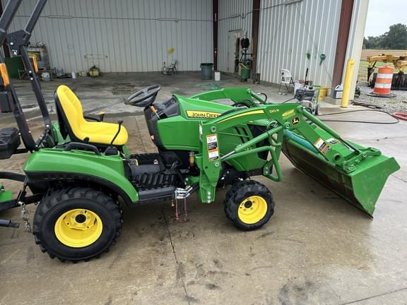 Image of John Deere 1023E equipment image 3