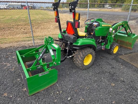 Image of John Deere 1023E equipment image 4