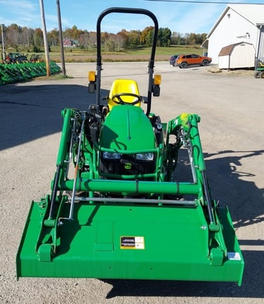 2020 John Deere 1025R Equipment Image0