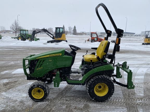Image of John Deere 1025R equipment image 3