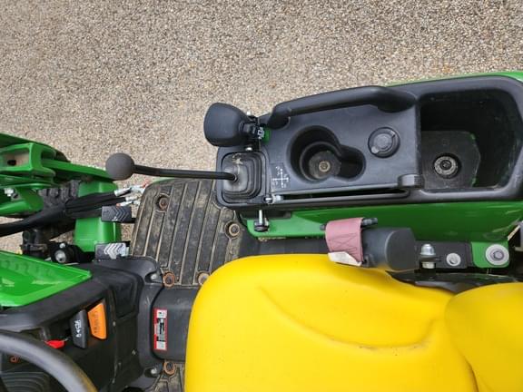 Image of John Deere 1025R equipment image 3