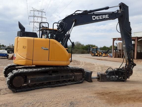 2020 John Deere 135G Equipment Image0