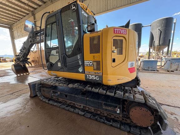 2020 John Deere 135G Equipment Image0