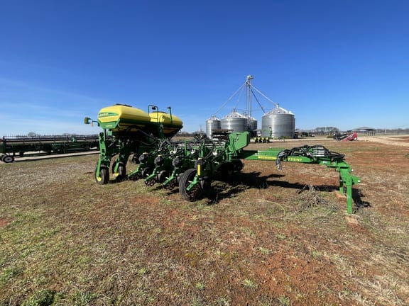 2020 John Deere 1775 Equipment Image0