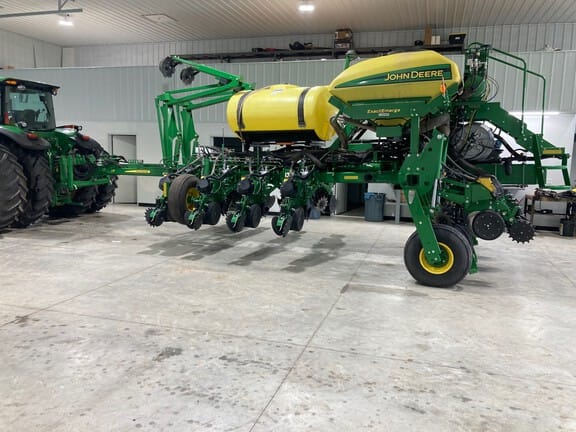 2020 John Deere 1775 Equipment Image0