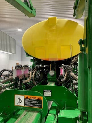 Image of John Deere 1775 equipment image 3