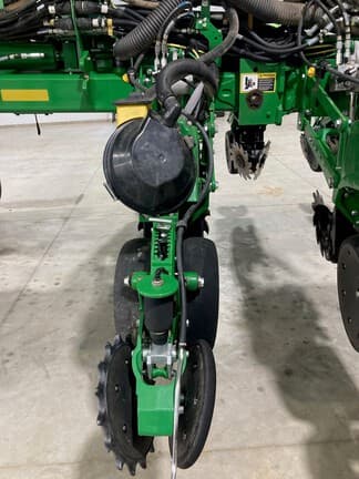 Image of John Deere 1775 equipment image 4