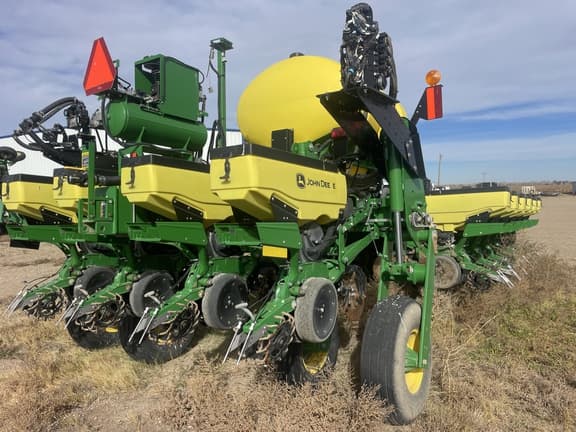 Image of John Deere 1775 equipment image 3