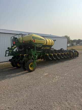 Image of John Deere 1775 equipment image 4