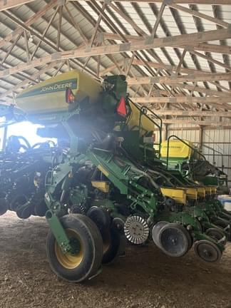 Image of John Deere 1795 equipment image 2