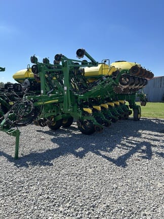 2020 John Deere 1795 Equipment Image0