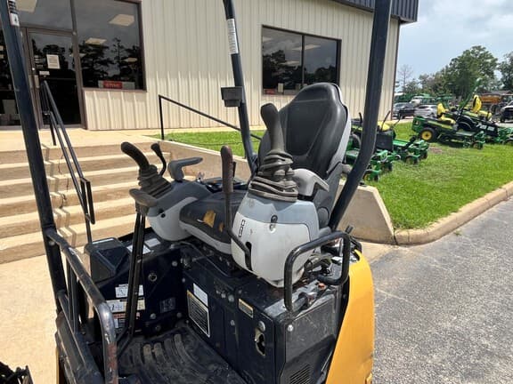 Image of John Deere 17G equipment image 4