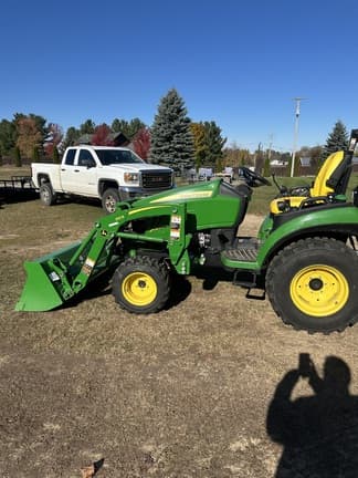 Image of John Deere 2025R equipment image 3