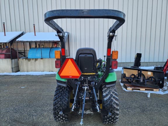 Image of John Deere 2025R equipment image 3