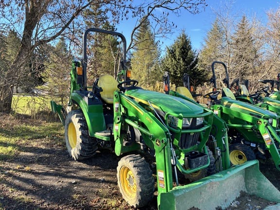 2020 John Deere 2032R Equipment Image0