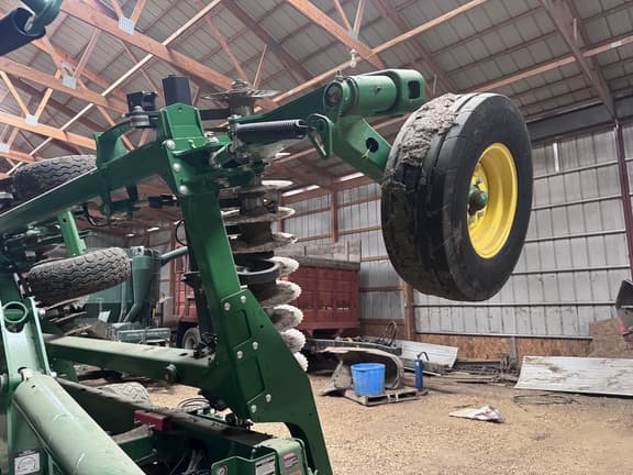 Image of John Deere 2660VT equipment image 3