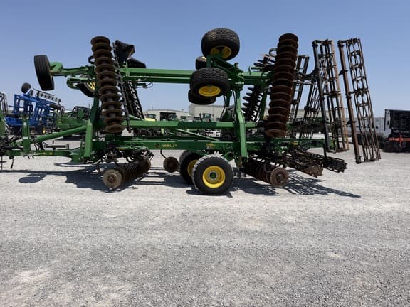 Image of John Deere 2660VT equipment image 1