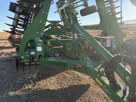 Image of John Deere 2660VT equipment image 4