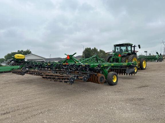 Image of John Deere 2660VT equipment image 4