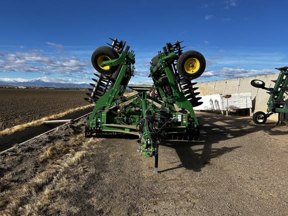 Image of John Deere 2660VT equipment image 1