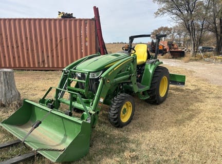 2020 John Deere 3033R Equipment Image0