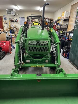 Image of John Deere 3033R equipment image 1