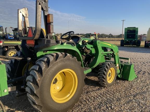 Image of John Deere 3038E equipment image 4