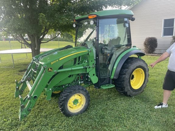 Image of John Deere 3039R equipment image 1