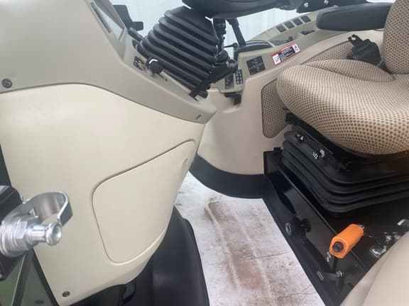 Image of John Deere 3046R equipment image 1