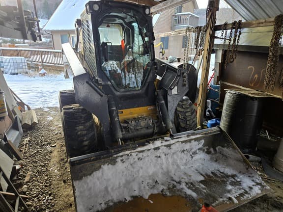 Image of John Deere 332G equipment image 3