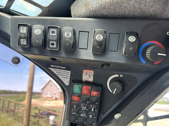 Image of John Deere 333G equipment image 4