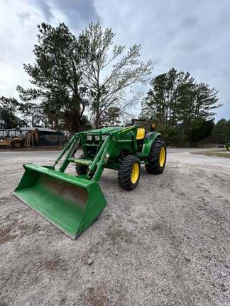 Image of John Deere 4044M equipment image 4