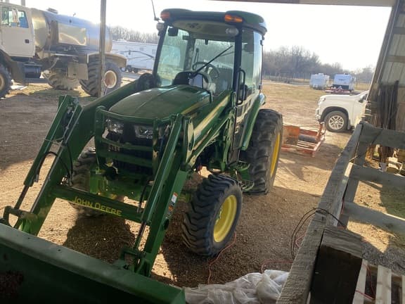 Image of John Deere 4066R equipment image 1
