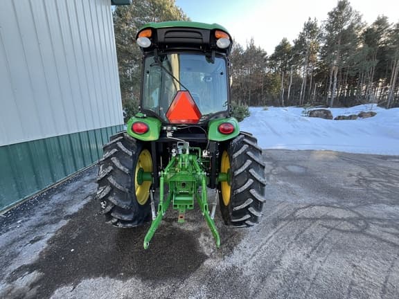 Image of John Deere 4066R equipment image 3