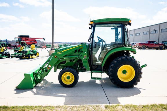 Image of John Deere 4066R equipment image 3