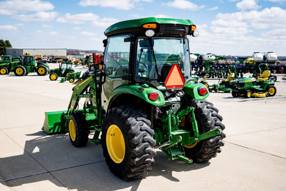Image of John Deere 4066R equipment image 4