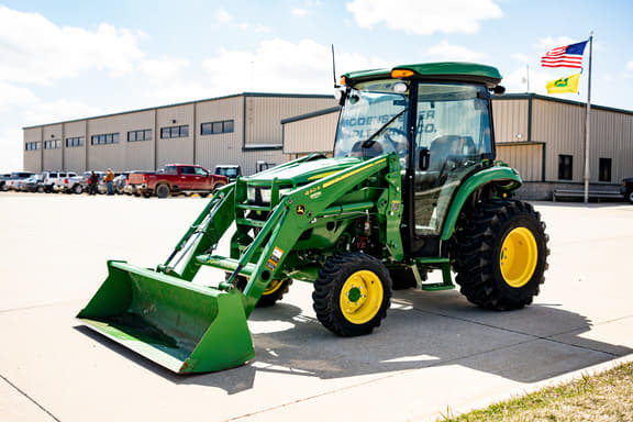 Image of John Deere 4066R equipment image 1