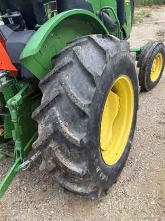 Image of John Deere 5045E equipment image 4