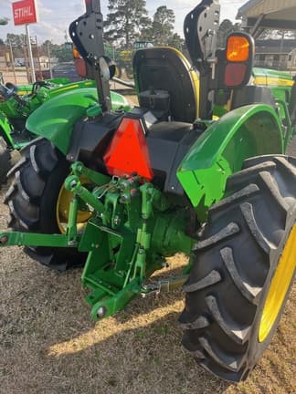 Image of John Deere 5045E equipment image 3