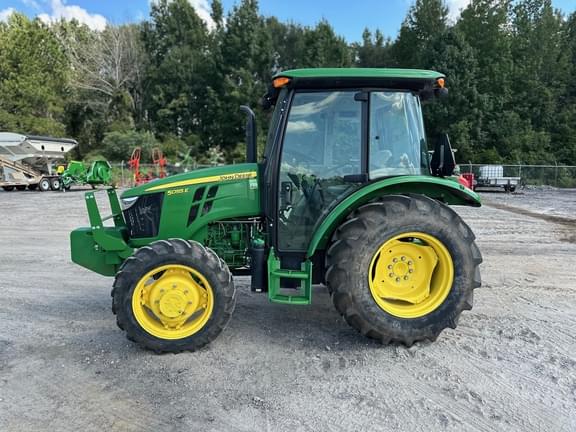 Image of John Deere 5055E equipment image 4